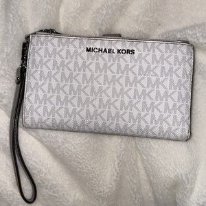 Michael Kors Jet Set Large Wristlet